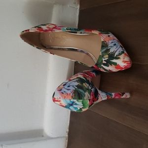 Jessica Simpson Floral Pumps